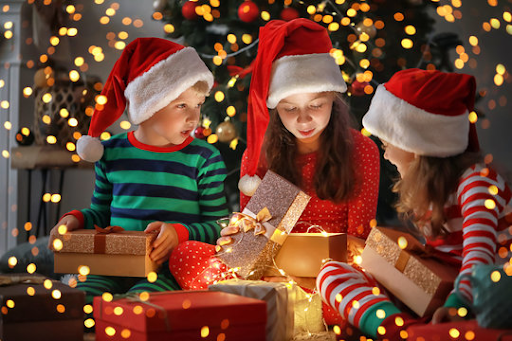 Why Should Teens Keep the Christmas Tradition Going for Younger Kids?
